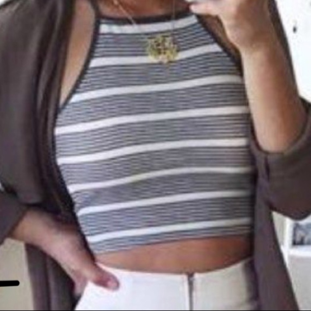 Croptops - Picture 2 of 3